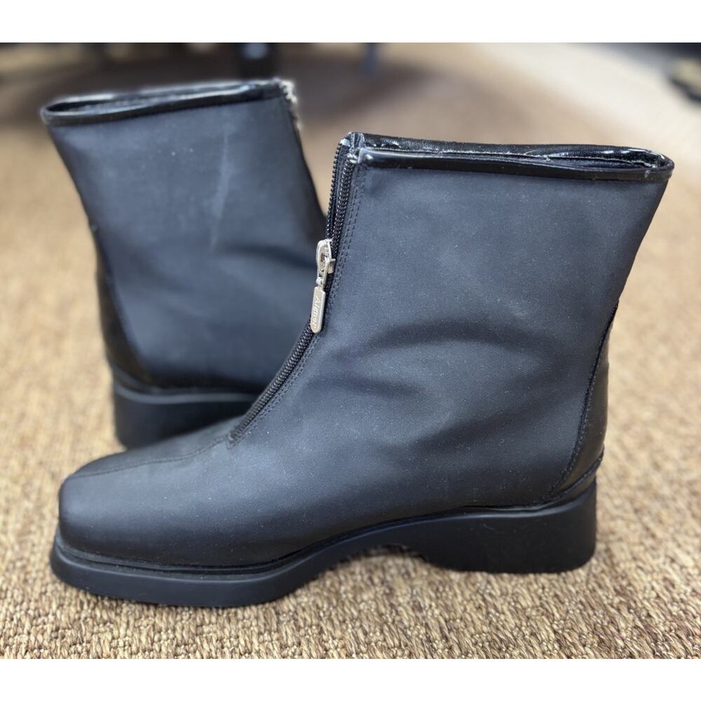 Etienne Aigner Women’s 9M Black Zip Up Ankle Rain Boots In Great Condition - Picture 2 of 9